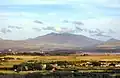 Vistas de Snowdon y Snowdonia desde la granja Hendre Fawr, Newborough