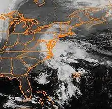 Imagen de nubes de huracanes remanentes en el Atlántico frente a la costa de Carolina del Norte y Virginia, y sobre Maryland, Delaware y el este de Pensilvania