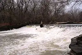 Río Rouge con la presa de Jensen.