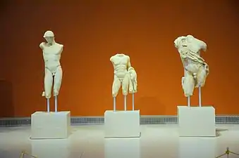 Varias estatuas de época romana.