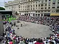 Competición de herri kirolak en la Plaza de los Fueros.