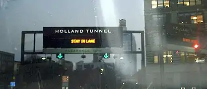 Entrada al túnel Holland desde la Ciudad de Nueva York