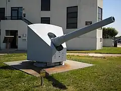 Cañón González Hontoria de fuego rápido de 140mm del crucero Almirante Oquendo.