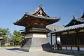 Hōryū-ji's Tō-in Shōrō, un típico hakamagoshi.