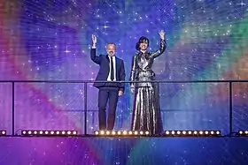 Graham Norton y Petra Mede, presentadores de la gala, en su transcurso.