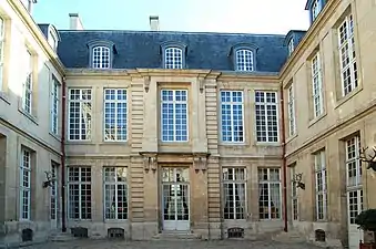 Hôtel de Guénégaud (1651-1653), único hôtel particulier de Mansart que se conserva intacto.