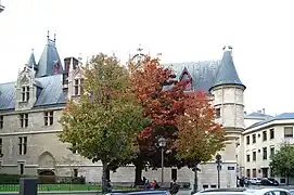 Lado de la rue de l'Hôtel de Ville