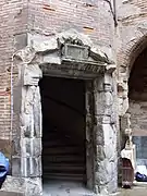 Puerta de la torre del Hôtel Delpech.