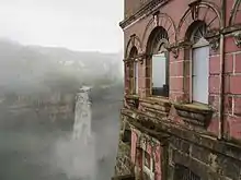 Hotel del Salto junto al Salto del Tequendama.