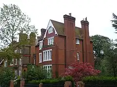 House in East Heath Road, Hampstead, Londres, 1880s, obra de Ewan Christian, showing Domestic Revival influences