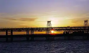 Muelle-embarcadero en el río Tinto