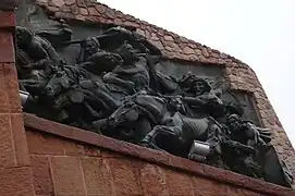 Monumento a los Héroes de la Independencia (1927-1951). Humahuaca, Jujuy. Bajorrelieve derecho.