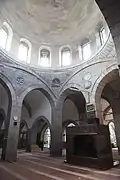 Área cupulada (originalmente un pequeño patio abierto) en el centro de la mezquita Hunat Hatun en Kayseri (1237-1238)