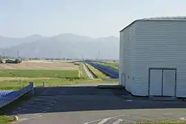 Inicio del brazo norte de Virgo; en primer plano a la derecha, el edificio central.