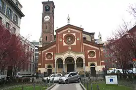 Fachada de la basílica de Santa Eufemia en Milán (1870)