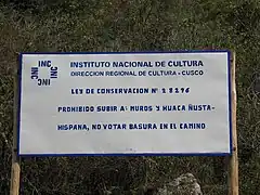 Letrero del gobierno para la conservación del lugar.