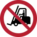 P006 – Prohibido el paso a caretillas elevadoras y vehículos industriales