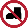 P060 – Calzado de exterior prohibido