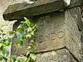 Piedra labrada de la pared de la iglesia.