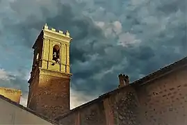 iglesia de Calles desde un lateral