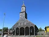 Iglesia de Achao, construida en 1730, representante temprano de la arquitectura en madera de Chiloé, Región de Los Lagos.