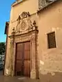 Puerta a los pies de la iglesia