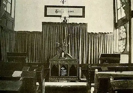 Interior de la iglesia de la Trinidad de Paoning, los años 1890 (CIM; diócesis de Szechwan Oriental)