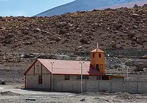 Iglesia en el salar de Ascotán.