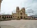 Iglesia y parque.