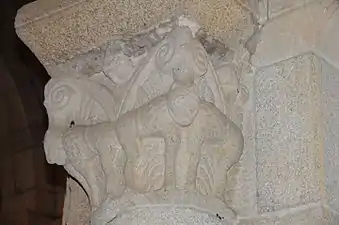 En el monasterio de San Pedro de Rates encontramos capiteles con escenas bíblicas como el episodio de "Daniel y los Leones".