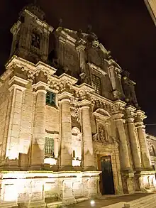 La iglesia de noche