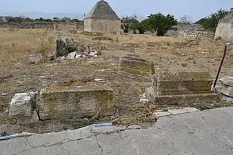 Tumbas en el cementerio de Imarat