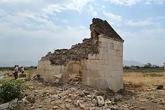 Mausoleo destrozado