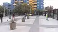 Plaza Libertad, con ciudadanos jugando.