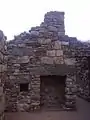 Interior de las ruinas de la cabaña.