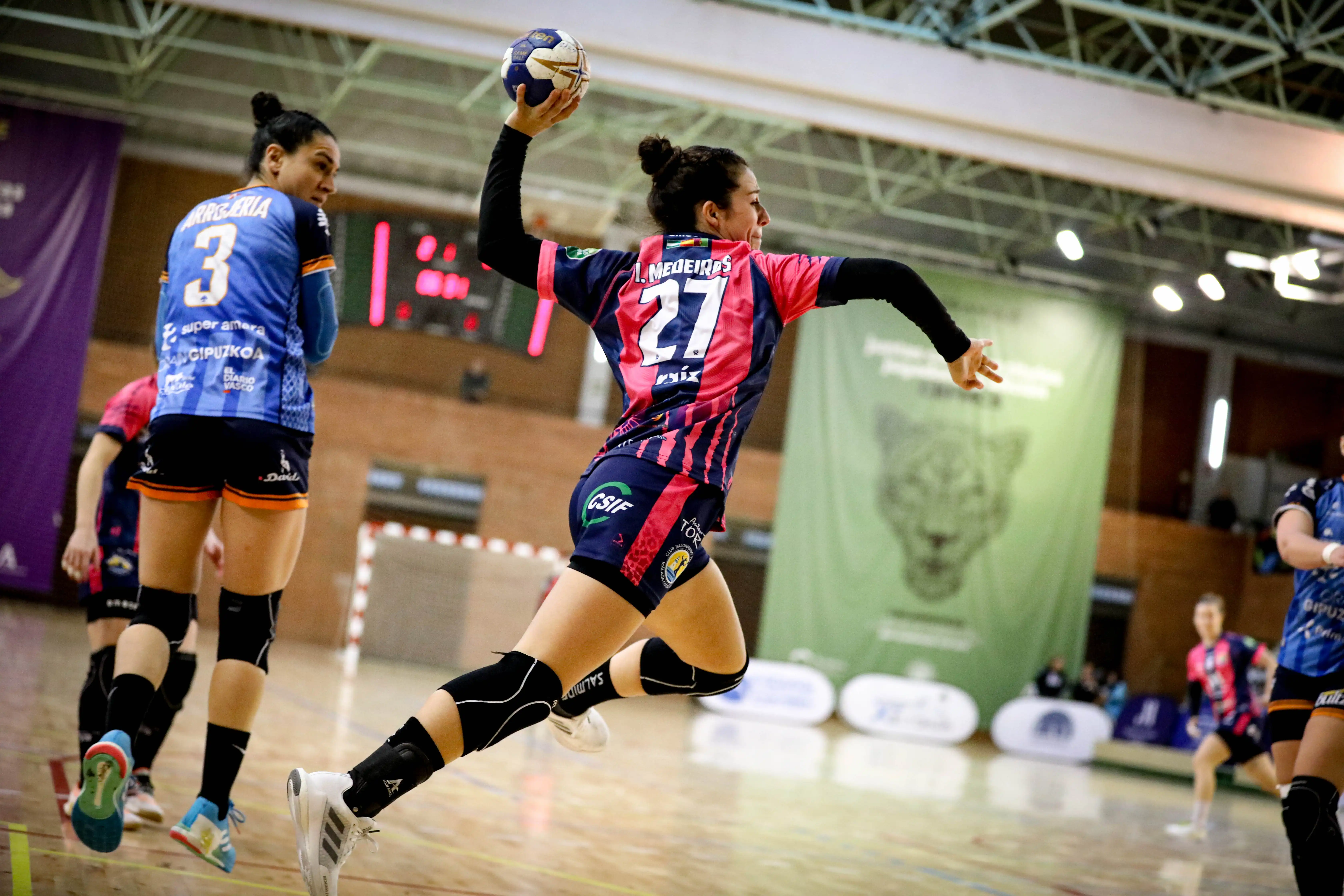 Isabelle Medeiros en un partido de la Liga Guerreras Iberdrola con el Costa del Sol Málaga ante el Bera Bera de la temporada 2022-2023