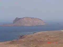 El islote de Montaña Clara visto desde las Montañas Agujas