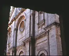 Vista parcial del Duomo desde la entrada al Palazzo Piccolomini.