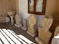 Laudas sepulcrales en el pórtico de la parroquia