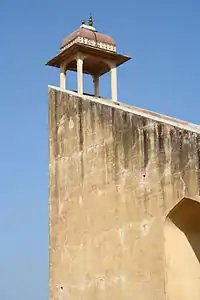 Detalle del observatorio solar.