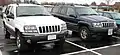 Grand Cherokee WJ Pre-Facelift (Izquierda) y facelift (Derecha)