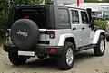 Cubierta de la rueda de repuesto de un Jeep Wrangler con publicidad