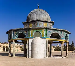 Cúpula de la Cadena, adyacente a la cúpula de la Roca