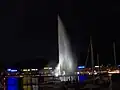 Jet d'Eau por la noche, iluminado de blanco