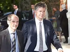 Jonathan Powell (derecha) con Paul Ríos, de Lokarri.