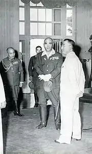 Vargas "(en blanco)" con el General japonés Homma, 1943