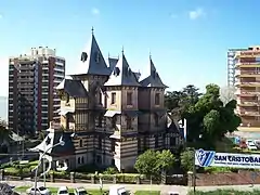 La Villa Ortiz Basualdo (junto a Pater)
