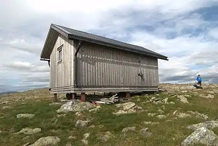 Un refugio (Rastskydd) en Juovatvaratje a lo largo del camino Kungsleden