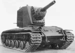 KV-2 soviético, basado en el chasis del tanque KV-1, 1940.