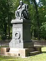 Estatua a Karl Ernst von Baer.